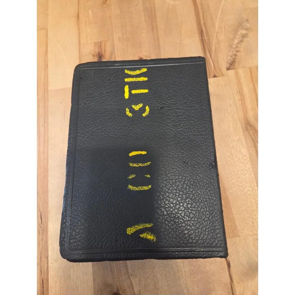 Vintage 1930s KJV World Publishing Holy Bible. Black pebble leather, great shape